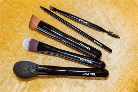 amazon chanel eyeliner brushes|Chanel eyeliner brush review.